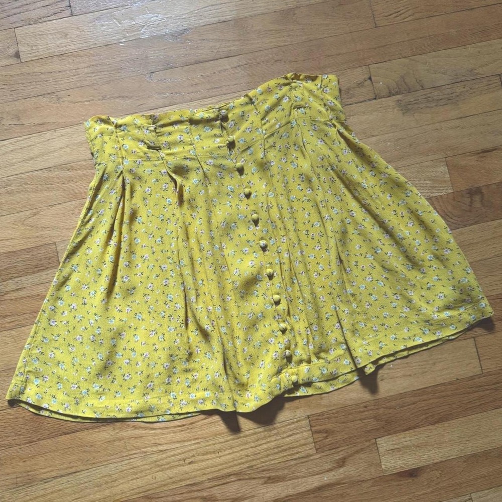 Volcom Yellow Floral Mini Skirt Women's Size Medium Pleated Button Front Twee